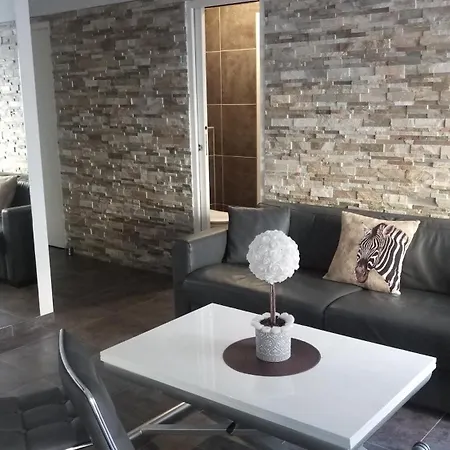 Διαμέρισμα Elegant F2 With Comforts In Center Of *