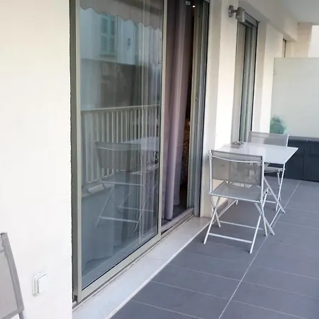 Διαμέρισμα Elegant F2 With Comforts In Center Of Κάννες